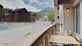 Boutique Complex Steps Away from Mammoth! Hike, Mountain Bike, Free Wi