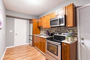 Cute Cozy Bungalow Down Town Jacuzzi