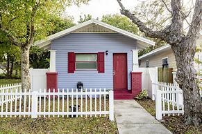 Cute Cozy Bungalow Down Town Jacuzzi