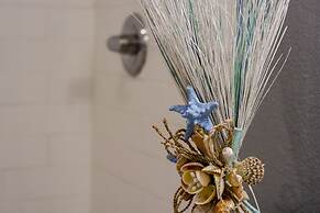 Cute Cozy Bungalow Down Town Jacuzzi