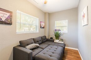 Cute Cozy Bungalow Down Town Jacuzzi