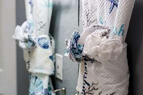 Cute Cozy Bungalow Down Town Jacuzzi