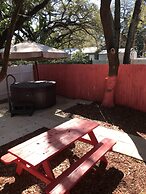 Cute Cozy Bungalow Down Town Jacuzzi