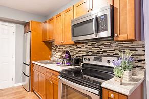 Cute Cozy Bungalow Down Town Jacuzzi