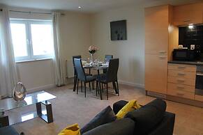 Remarkable 2-bed Apartment in Reading