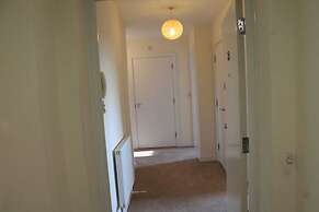 Remarkable 2-bed Apartment in Reading