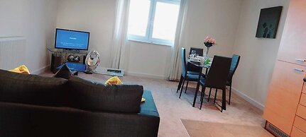 Remarkable 2-bed Apartment in Reading