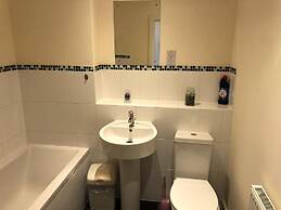 Remarkable 2-bed Apartment in Reading