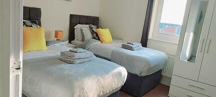 Remarkable 2-bed Apartment in Reading