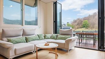 Chuncheon Dogandstay
