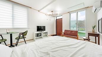 Chuncheon Dogandstay
