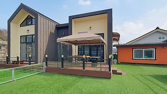 Chuncheon Dogandstay