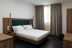 V Hotel
