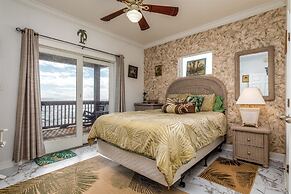 West Beach - Stay On The Sand! Gulf Views Galore, Only Steps To The Sh