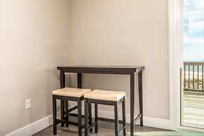 Sonny Daze - Pet Friendly, Gulf View, Heated Pool, Game Room - Perfect