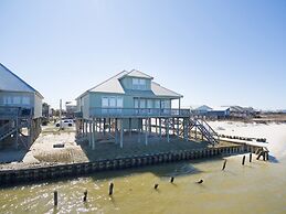 Tramarlis - Bright And Airy Bayfront Home. Enjoy Unobstructed Views An