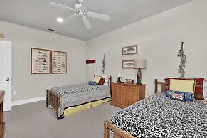 Tramarlis - Bright And Airy Bayfront Home. Enjoy Unobstructed Views An