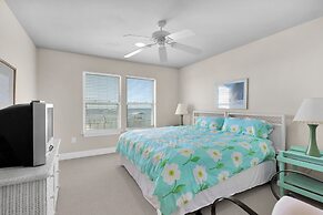 Tramarlis - Bright And Airy Bayfront Home. Enjoy Unobstructed Views An