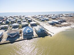 Tramarlis - Bright And Airy Bayfront Home. Enjoy Unobstructed Views An