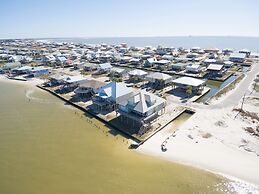 Tramarlis - Bright And Airy Bayfront Home. Enjoy Unobstructed Views An