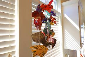 Tramarlis - Bright And Airy Bayfront Home. Enjoy Unobstructed Views An