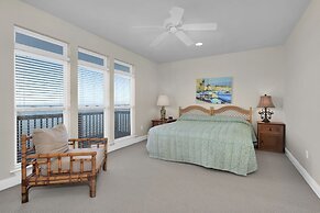 Tramarlis - Bright And Airy Bayfront Home. Enjoy Unobstructed Views An