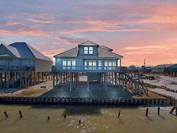 Tramarlis - Bright And Airy Bayfront Home. Enjoy Unobstructed Views An