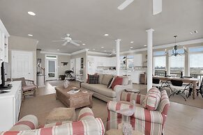 Tramarlis - Bright And Airy Bayfront Home. Enjoy Unobstructed Views An