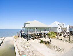 Tramarlis - Bright And Airy Bayfront Home. Enjoy Unobstructed Views An