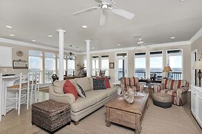 Tramarlis - Bright And Airy Bayfront Home. Enjoy Unobstructed Views An