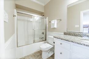 Shamrock Shores Bottom Floor - Large gulf front deck and a private sea