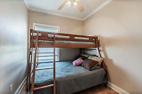 Shamrock Shores Bottom Floor - Large gulf front deck and a private sea