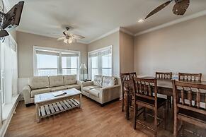 Shamrock Shores Bottom Floor - Large gulf front deck and a private sea