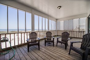 Relaxation - Large Bay Front Home Has Everything You Need For The Perf