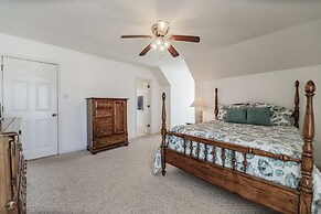 Relaxation - Large Bay Front Home Has Everything You Need For The Perf