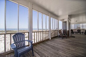 Relaxation - Large Bay Front Home Has Everything You Need For The Perf