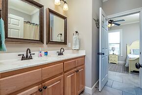 Southern Breeze - Gulf Front! Pet Friendly! Bring The Whole Family For