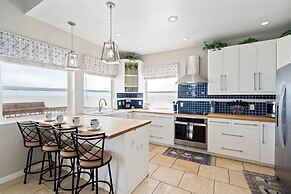 Marisol - Pet Friendly And Gulf Front! Enjoy The Large Deck With Amazi