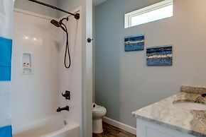 Serenity Now - Two Master Bedrooms - North and South facing decks - Pe