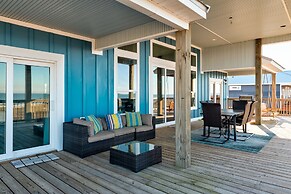 Serenity Now - Two Master Bedrooms - North and South facing decks - Pe