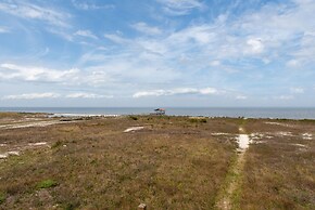 Serenity Now - Two Master Bedrooms - North and South facing decks - Pe