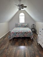 Tropical Paradise - North Side Beach Beauty! Pet Friendly - Swimming, 