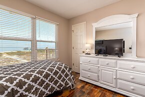 Tropical Paradise - North Side Beach Beauty! Pet Friendly - Swimming, 