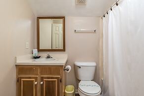 Tropical Paradise - North Side Beach Beauty! Pet Friendly - Swimming, 