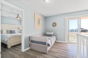 Easy Breezy - Waterfront And Wonderful! Private Pool - Pet Friendly! 3