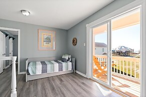 Easy Breezy - Waterfront And Wonderful! Private Pool - Pet Friendly! 3