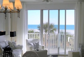 Ocean's Edge - Sip your coffee and watch the waves as you enjoy the gu