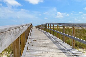 Footprints In The Sand - Beautiful First Floor Walk-out Is Only Steps