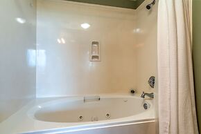 Footprints In The Sand - Beautiful First Floor Walk-out Is Only Steps