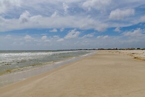 Footprints In The Sand - Beautiful First Floor Walk-out Is Only Steps